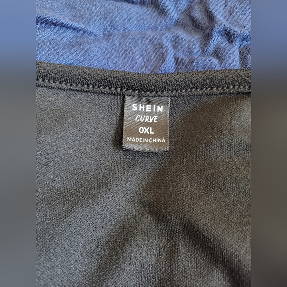 NWOT Shein black crop top - Picture 3 of 4